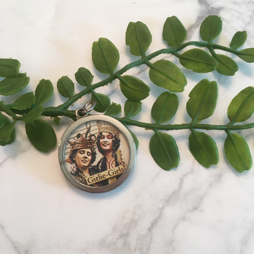 Boutique • Girlie Girls necklace charm